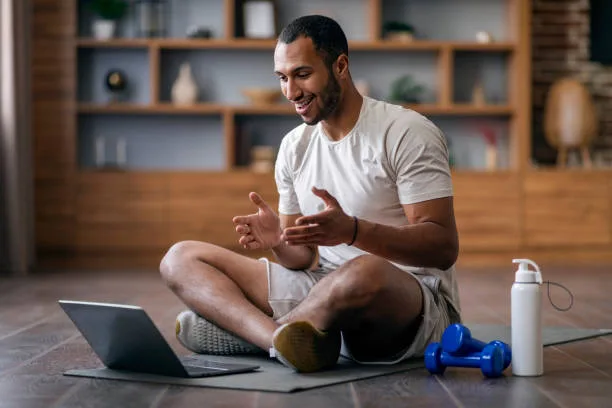 Trainer providing virtual coaching to a man for ongoing fitness guidance