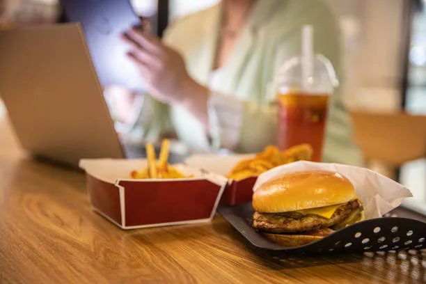 A high-calorie meal from a fast food restaurant 